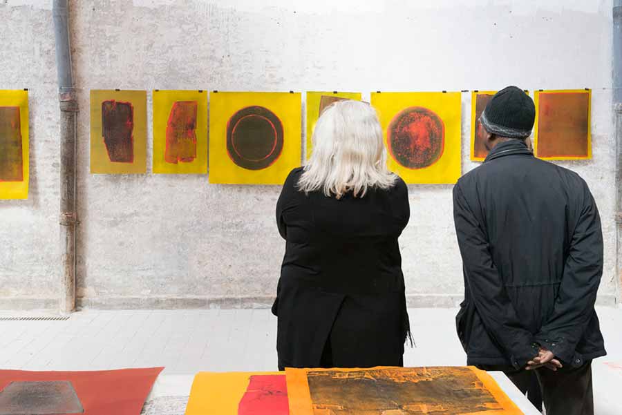 Elisabeth Lalouschek and El Anatsui at Factum Arte. 
